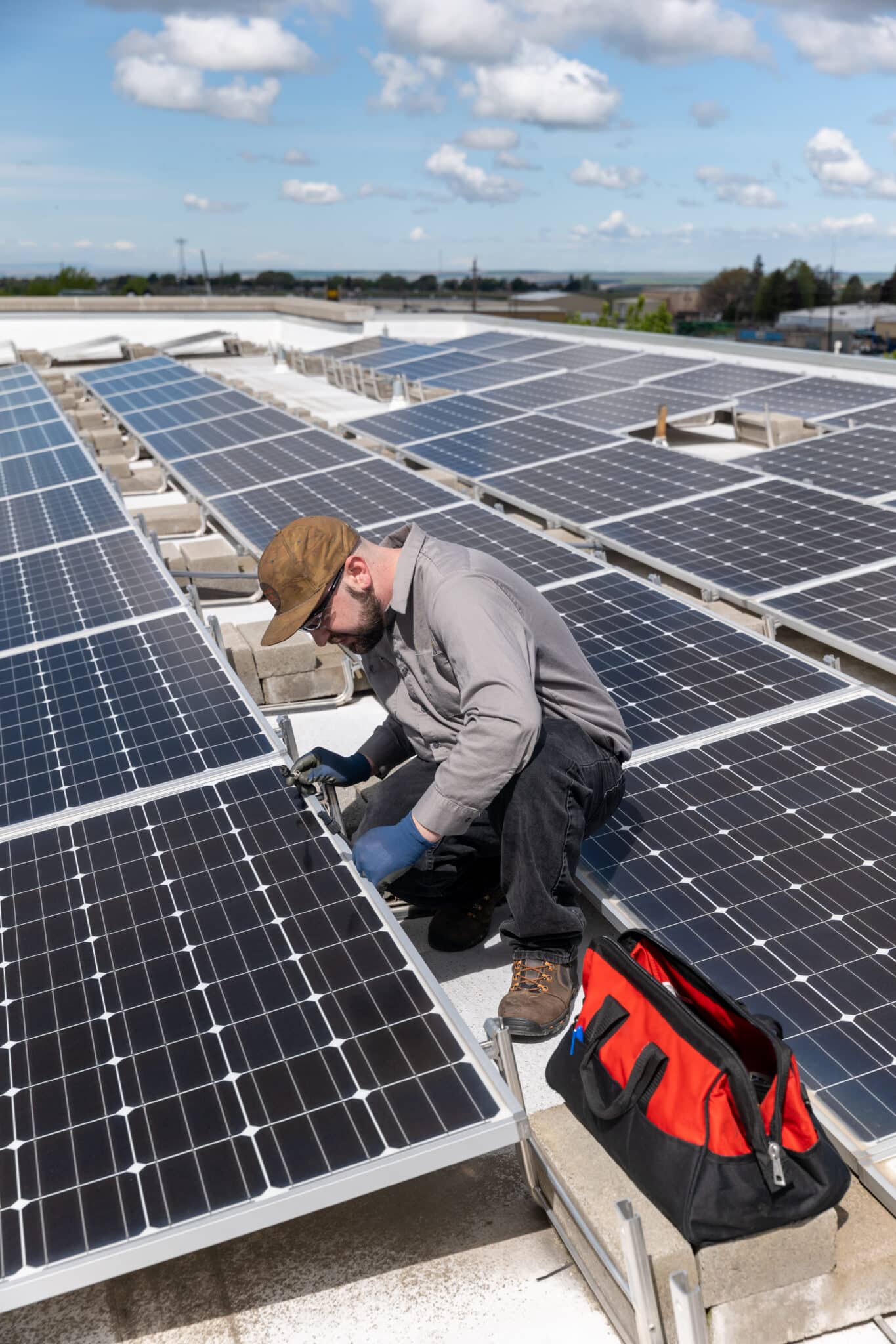 découvrez les meilleures solutions de panneaux solaires à perpignan pour réduire votre facture d'énergie et contribuer à la transition énergétique. profitez de l'ensoleillement exceptionnel de la région pour produire votre propre électricité grâce à nos installations de panneaux photovoltaïques de qualité.