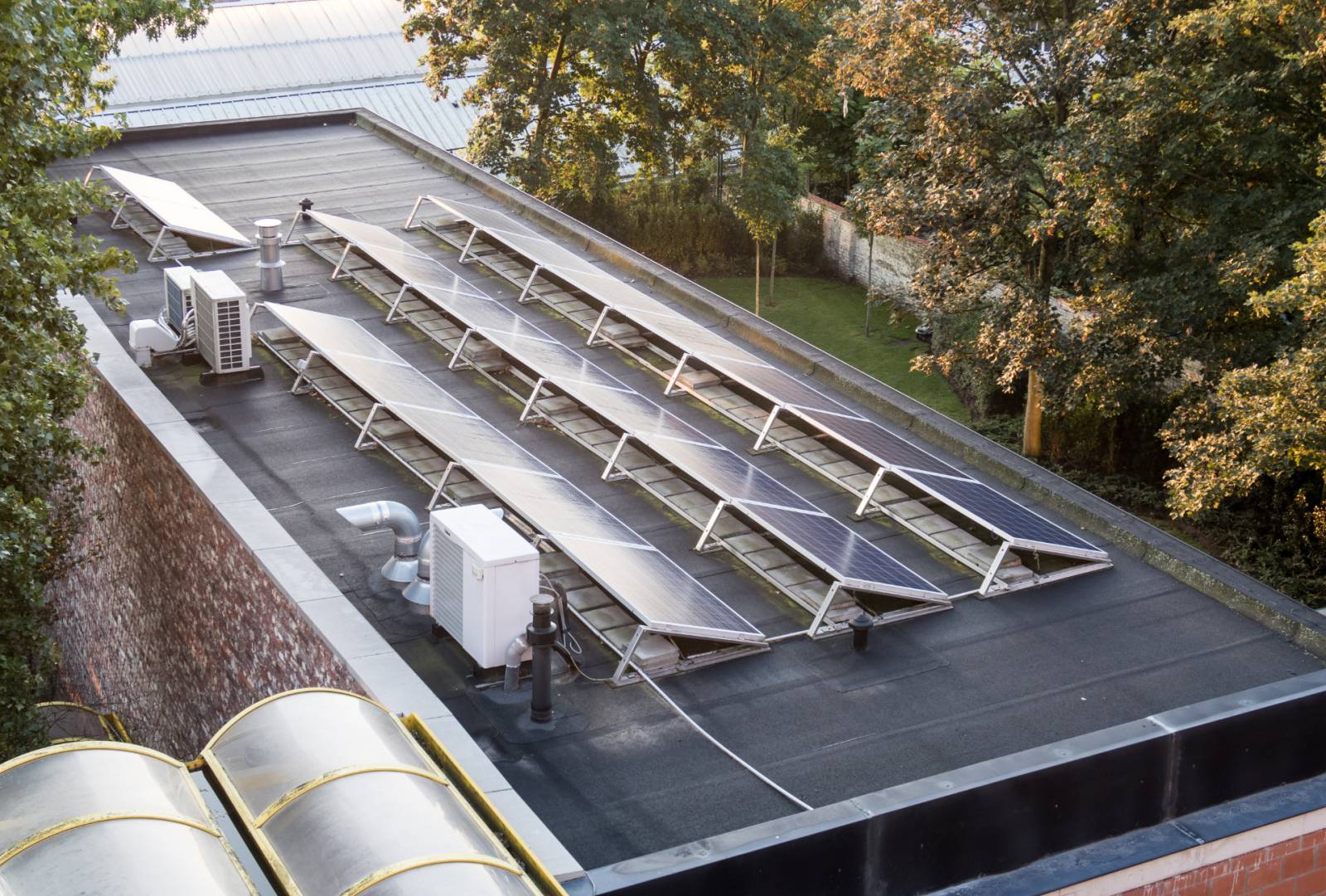 découvrez les avantages des panneaux solaires pour toiture : une solution écologique et économique pour produire votre propre électricité tout en valorisant votre habitat.