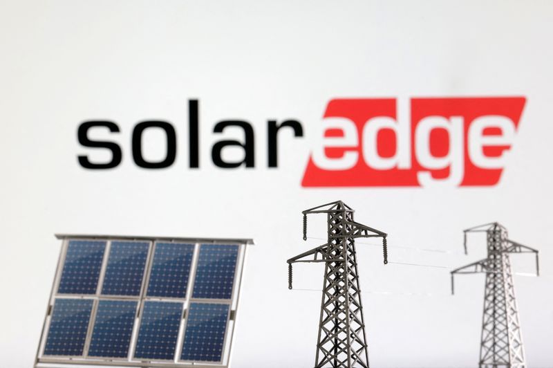 découvrez les panneaux solaredge, une solution innovante pour optimiser la production d'énergie solaire. installés facilement, ces panneaux permettent de maximiser l'efficacité de votre installation photovoltaïque tout en réduisant les coûts d'énergie. optez pour une énergie durable et performante avec solaredge.