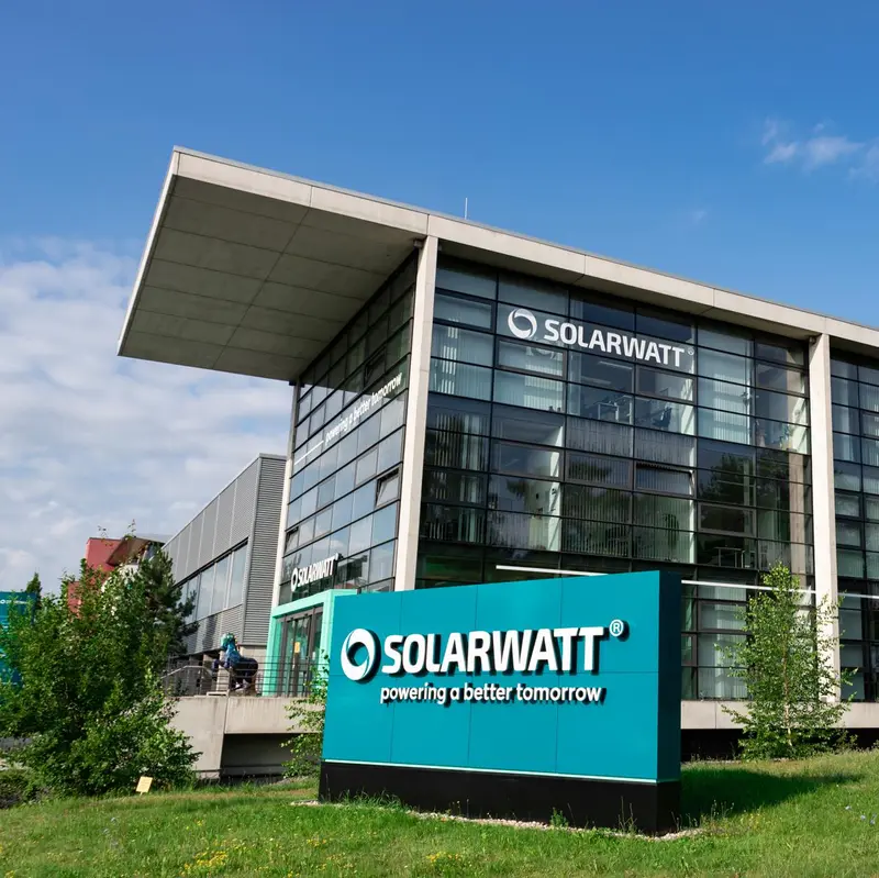 découvrez les panneaux solarwatt, l'innovation en matière d'énergie solaire ! offrant performance et durabilité, ces panneaux sont conçus pour optimiser votre production d'électricité verte. transformez votre toiture en une source d'énergie renouvelable et réduisez votre empreinte carbone avec les solutions solarwatt.