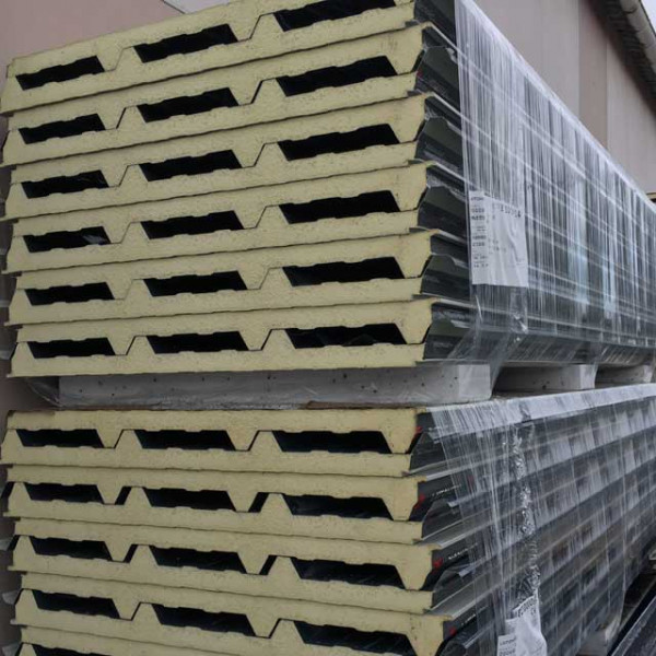 découvrez notre sélection de panneaux pour toiture, alliant performance et design. idéaux pour améliorer l'isolation et l'esthétique de votre habitation, nos panneaux sont résistants et faciles à installer. transformez votre toit avec notre gamme de produits de qualité.