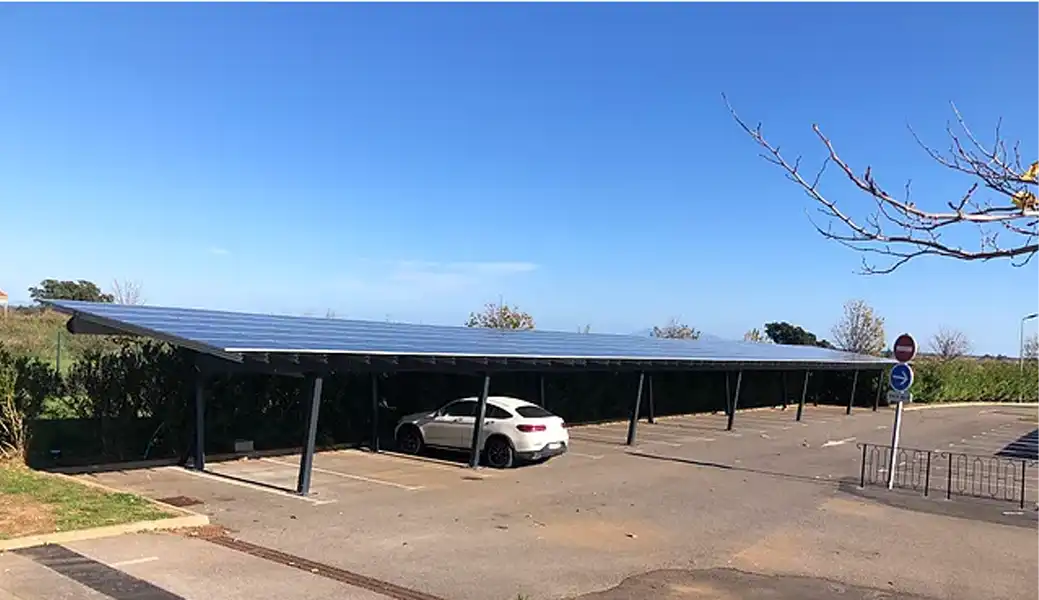 découvrez les parkings solaires, une solution écologique et innovante pour stationner votre véhicule tout en produisant de l'énergie renouvelable. alliez confort et durabilité grâce à des infrastructures qui exploitent la puissance du soleil.