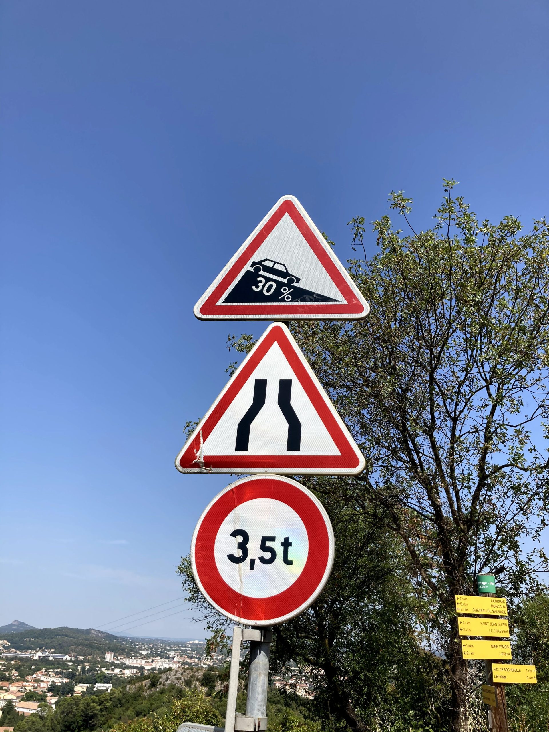 découvrez notre guide complet sur les pentes des panneaux, incluant des conseils sur l'installation, l'orientation et l'optimisation pour une performance maximale. idéal pour les professionnels et les amateurs souhaitant améliorer l'efficacité de leurs panneaux solaires ou d'affichage.