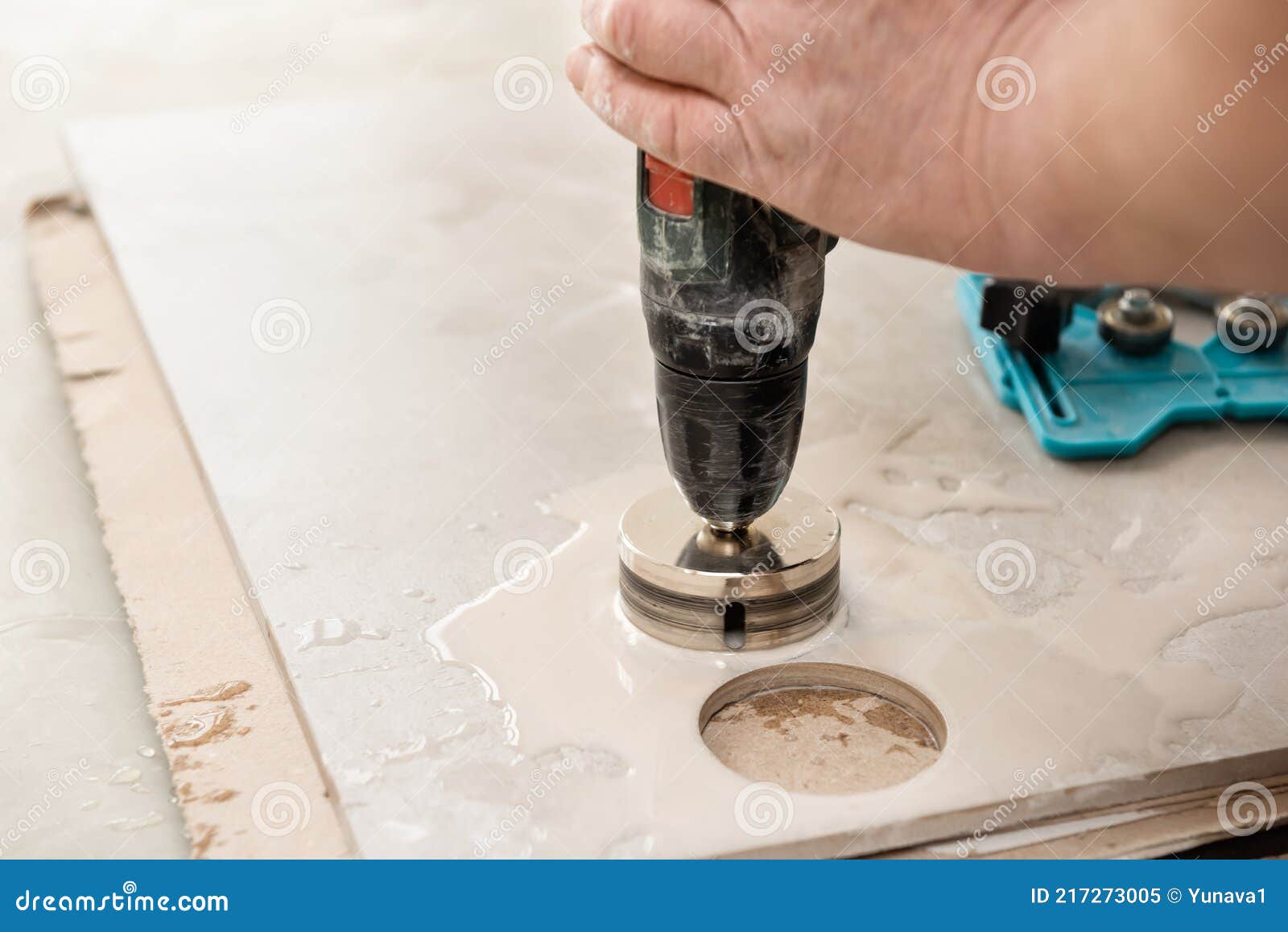 découvrez nos conseils et techniques pour percer efficacement des tuiles sans les endommager. obtenez des résultats professionnels et sécurisez vos installations avec notre guide complet.