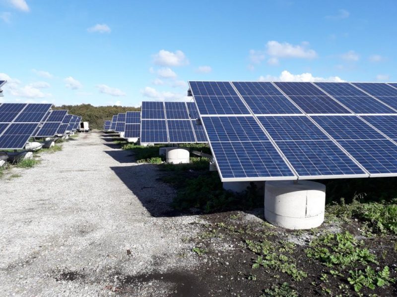 découvrez les avantages du photovoltaïque communautaire : une solution durable qui permet de produire de l'énergie solaire collectivement, de réduire les factures d'électricité et de promouvoir les initiatives écologiques au sein de votre communauté.