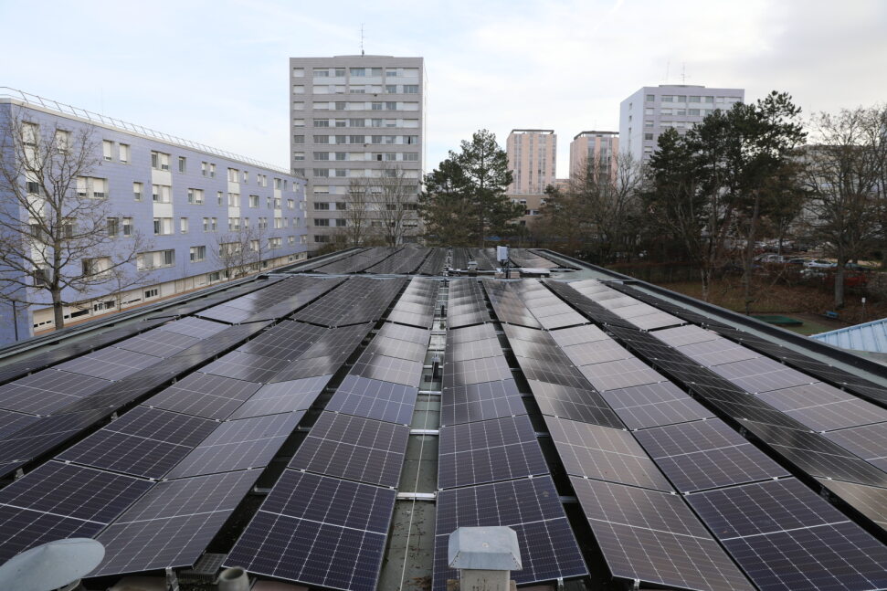 découvrez comment l'intégration des solutions photovoltaïques révolutionne la mobilité urbaine. explorez les synergies entre énergie solaire et transports écologiques pour un avenir durable et connecté dans nos villes.