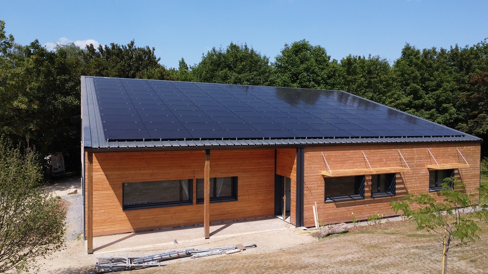 découvrez nos solutions photovoltaïques professionnelles pour optimiser votre production d'énergie renouvelable. maximisez votre rendement énergétique tout en réduisant vos coûts grâce à des installations sur mesure et un service de qualité.
