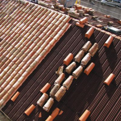 découvrez notre gamme de plaques sous tuile, idéales pour assurer l'étanchéité et la protection de votre toiture. fabriquées avec des matériaux de haute qualité, nos plaques garantissent une durabilité optimale et une installation facile. protégez votre maison des intempéries avec nos solutions innovantes!