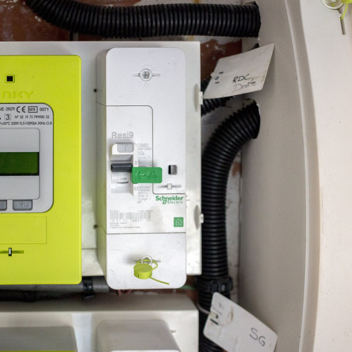 découvrez tout ce qu'il faut savoir sur le plombage linky, une solution innovante pour des installations électriques modernes et efficaces. apprenez comment optimiser votre consommation d'énergie grâce à ce compteur intelligent, ses avantages, son installation et son impact sur votre foyer.