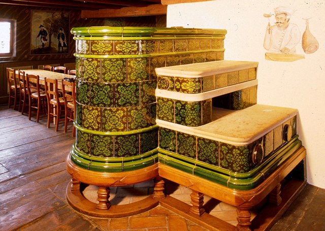 découvrez le poêle alsacien, une pièce maîtresse de l'artisanat traditionnel, alliant esthétique et chaleur réconfortante. idéal pour sublimer votre intérieur tout en apportant une touche de convivialité et de charme à votre maison.