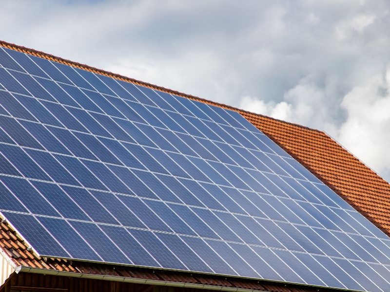 découvrez comment la pollution lié aux panneaux solaires peut impacter l'environnement et les solutions pour réduire leur empreinte écologique. informez-vous sur les alternatives durables et l'importance du recyclage dans l'industrie solaire.