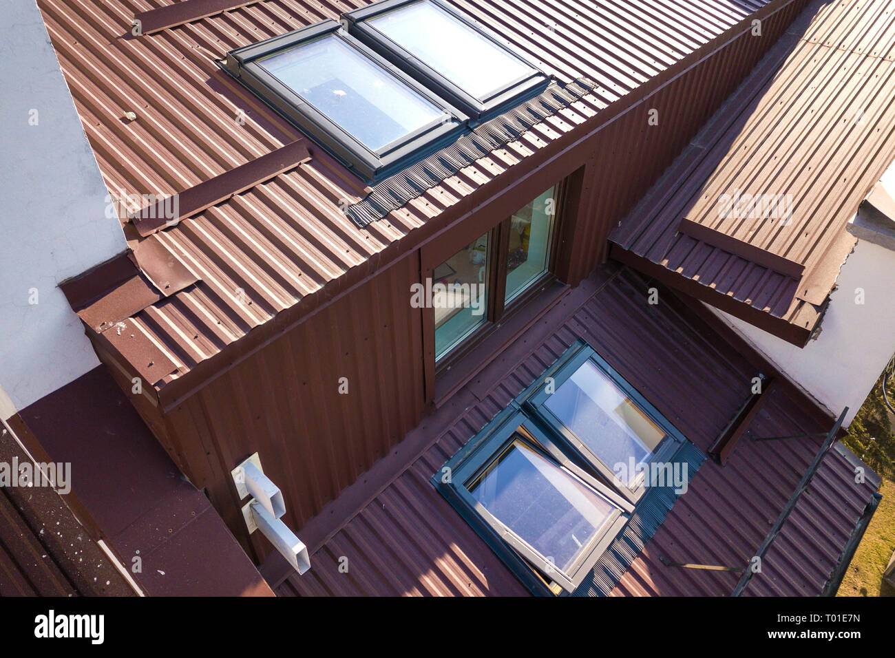 découvrez polytuile, votre solution innovante pour des toitures esthétiques et durables. profitez de matériaux de qualité, de designs variés et d'un service personnalisé pour réaliser votre projet de couverture avec style et efficacité.