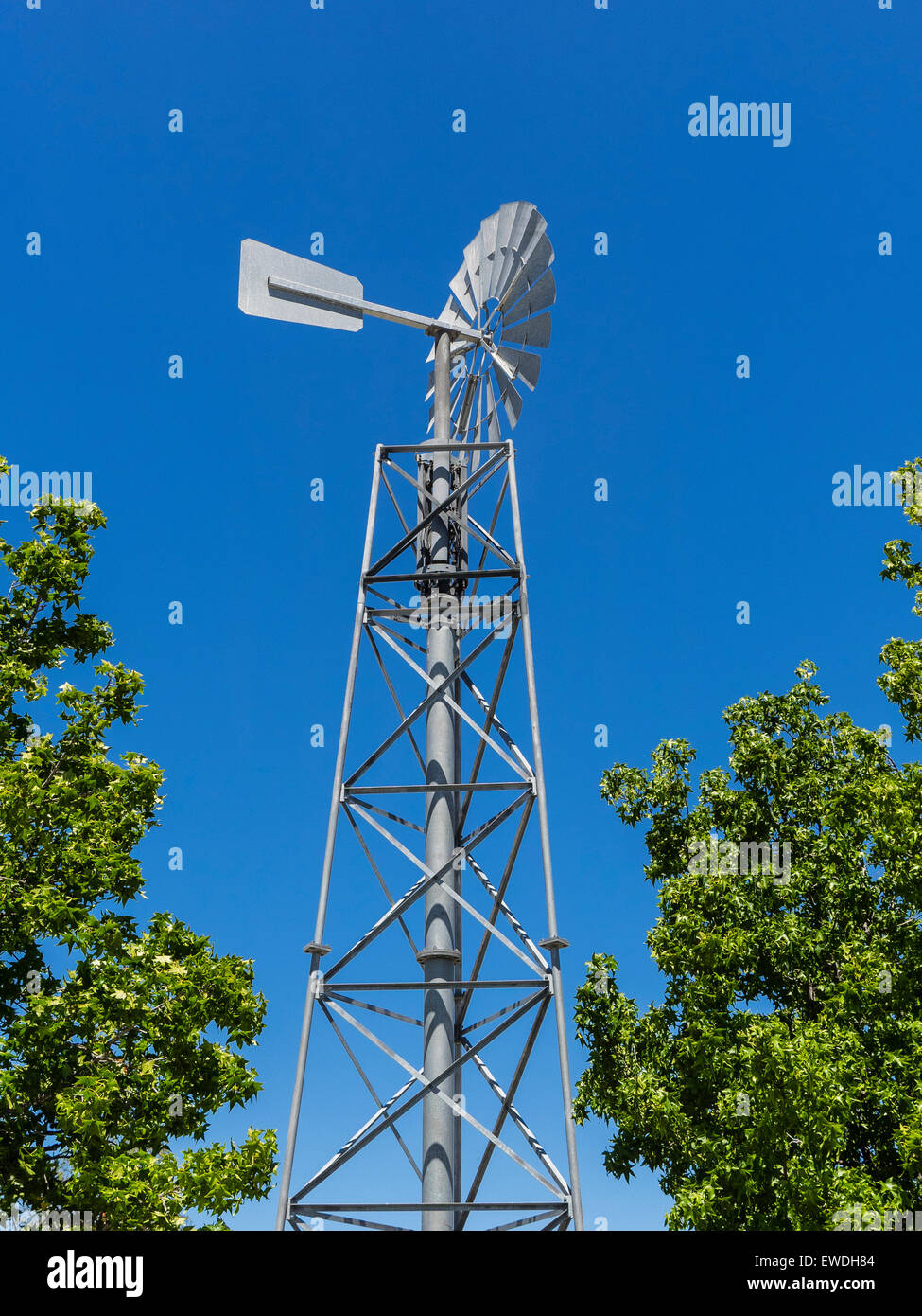 découvrez la pompe éolienne, une solution innovante pour l'extraction et le déplacement d'eau grâce à l'énergie renouvelable du vent. idéale pour les zones rurales et les applications écologiques, elle combine efficacité, durabilité et respect de l'environnement.