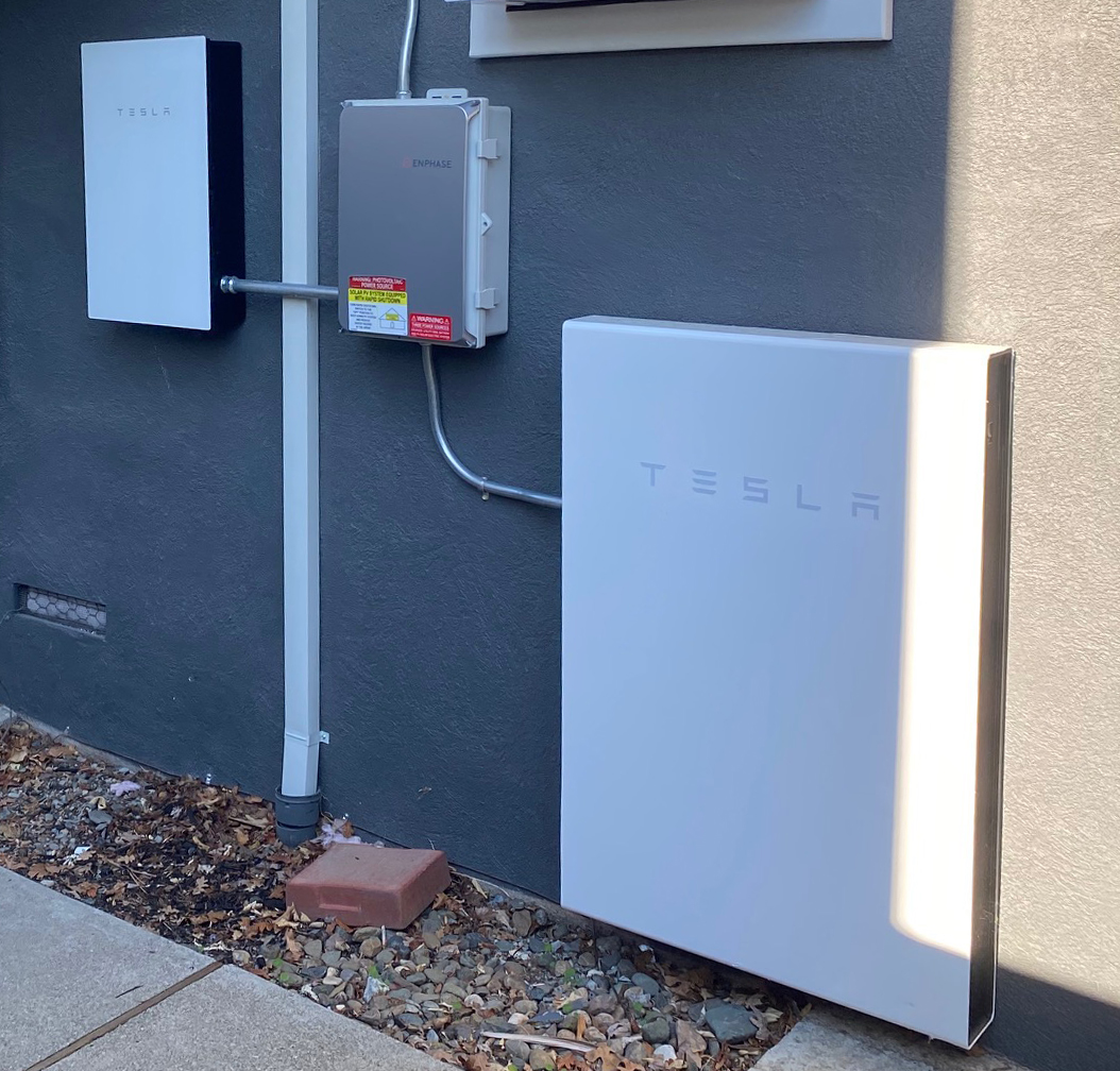 découvrez powerwall, la solution de stockage d'énergie intelligente de tesla, conçue pour optimiser votre consommation d'énergie, réduire vos factures et contribuer à un avenir durable. transformez votre maison en un écosystème énergique autonome grâce à cette batterie performante qui capte et stocke l'énergie solaire.