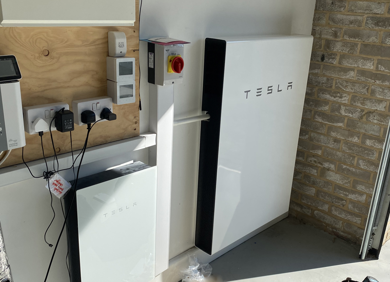 découvrez le powerwall de tesla, une solution innovante de stockage d'énergie pour votre maison. profitez d'une autonomie énergétique, réduisez vos factures et contribuez à un avenir durable grâce à cette batterie révolutionnaire.