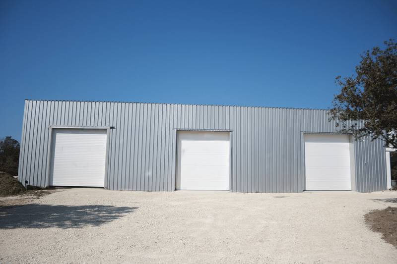 découvrez les prix compétitifs pour un hangar de 600m2 adapté à vos besoins. que ce soit pour du stockage, des activités industrielles ou commerciales, nous vous proposons des options flexibles et accessibles pour maximiser votre espace.