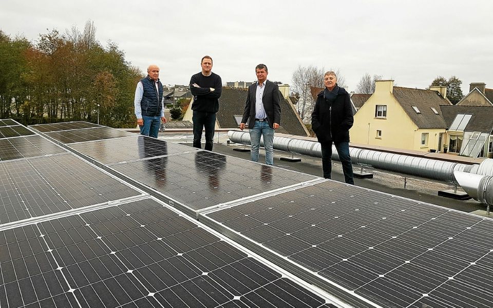 découvrez notre projet photovoltaïque communautaire qui permet à chacun de contribuer à une énergie propre et durable. rejoignez-nous pour participer à la transition énergétique et bénéficier de l'énergie solaire tout en renforçant les liens au sein de notre communauté.