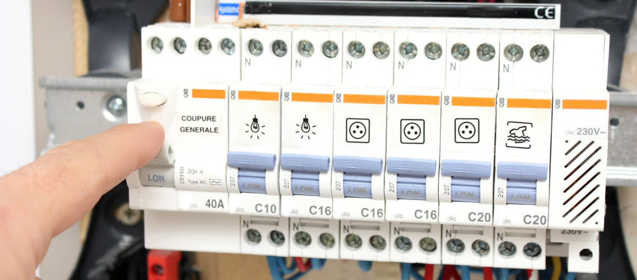 découvrez la puissance du disjoncteur 16a, idéal pour protéger vos installations électriques. efficace et sûr, ce disjoncteur assure une sécurité optimale pour vos appareils en cas de surcharge ou de court-circuit. apprenez tout sur ses caractéristiques, son fonctionnement et son importance dans votre circuit électrique.