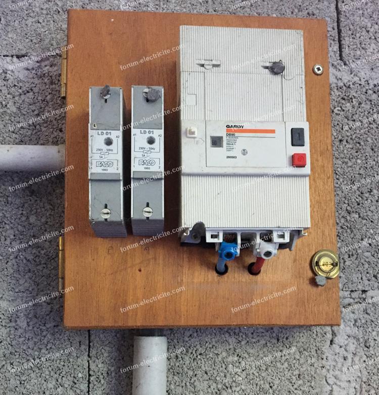 découvrez comment rallonger le câble de connexion entre votre compteur électrique et votre tableau de distribution. suivez nos conseils pratiques et sécurisés pour réaliser cette opération avec succès et assurer une meilleure gestion de votre installation électrique.