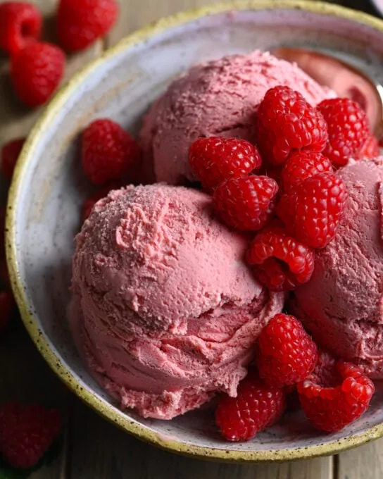 découvrez le monde délicieux des framboises, un fruit juteux et sucré, parfait pour vos desserts, smoothies et recettes santé. explorez ses bienfaits nutritionnels et apprenez comment les cultiver chez vous.