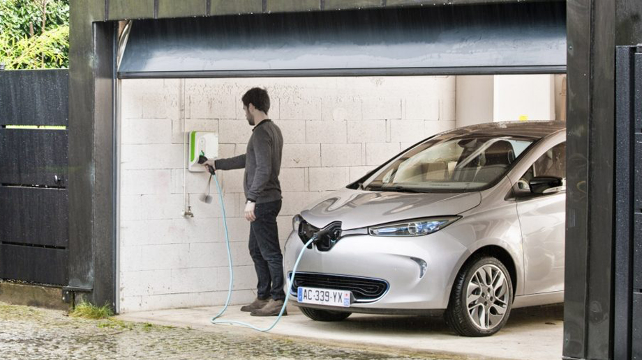 découvrez tout ce qu'il faut savoir sur la recharge de la renault zoé, de ses solutions pratiques à l'optimisation de votre expérience de conduite électrique. apprenez comment recharger efficacement votre véhicule pour profiter pleinement de son autonomie.