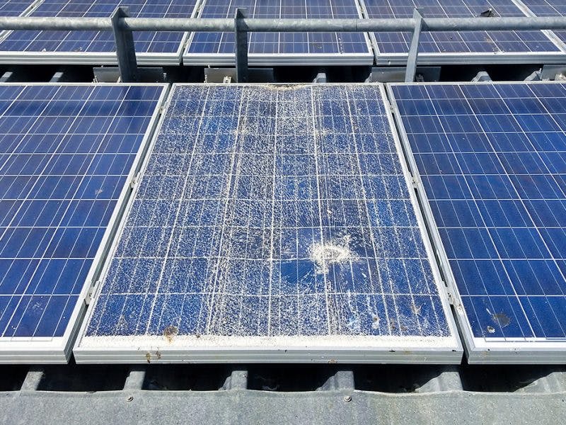 découvrez l'importance du recyclage des panneaux solaires pour un avenir durable. apprenez comment ces dispositifs écologiques peuvent être démantelés et réutilisés, réduisant ainsi l'impact environnemental et favorisant une économie circulaire.