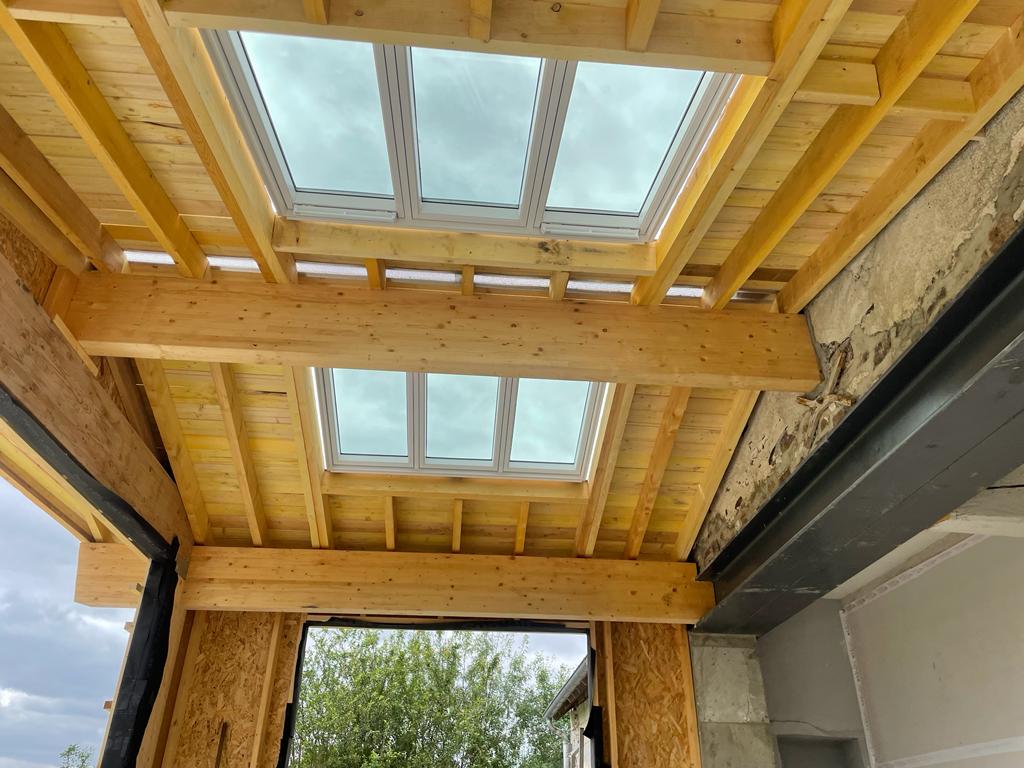 découvrez nos services de réparation de velux pour garantir l'étanchéité et le bon fonctionnement de vos fenêtres de toit. notre équipe d'experts s'occupe rapidement et efficacement de tous vos problèmes d'ouverture, de fuite ou de vitrage. profitez de votre luminosité en toute sécurité !