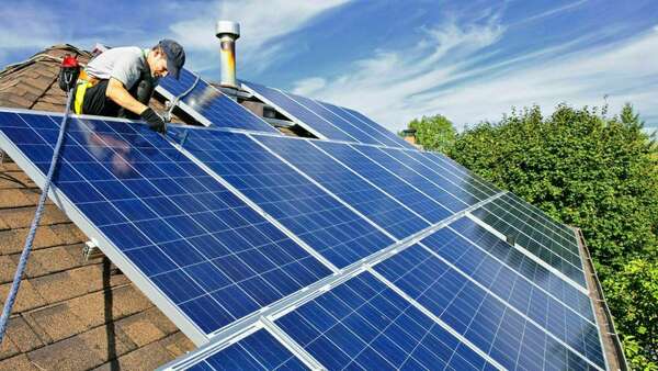 découvrez les enjeux et les risques associés à l'installation de systèmes photovoltaïques. analysez les impacts environnementaux, les contraintes technologiques et les considérations économiques pour une transition énergétique réussie.