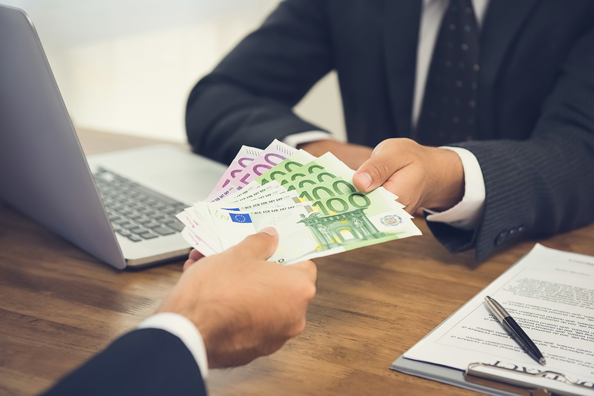 découvrez tout ce que vous devez savoir sur le salaire : définitions, évolutions, facteurs d'influence et conseils pour optimiser votre revenu. informez-vous sur les tendances actuelles et les perspectives d'avenir sur le marché de l'emploi.