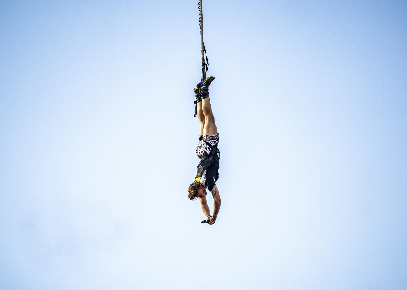 découvrez l'art du saut, une activité passionnante qui allie compétences athlétiques et sensations fortes. que vous soyez amateur de saut en hauteur, en longueur ou en parachute, plongez dans l'univers des sauts et explorez les techniques, les conseils et les défis qui vous attendent. rejoignez-nous pour atteindre de nouveaux sommets!