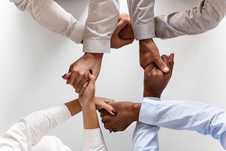 découvrez l'essence du sentiment humain, une exploration profonde de nos émotions, de nos connexions et des expériences qui façonnent notre vie. plongez au cœur de ce qui nous rend humains et comprenez les subtilités de nos ressentis.