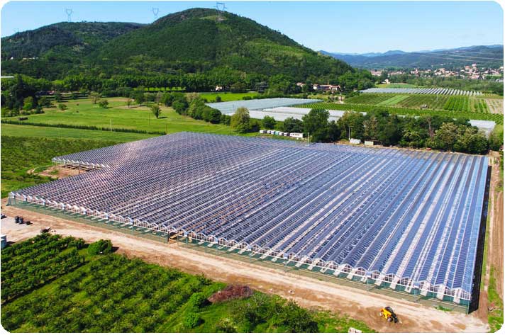 découvrez les avantages d'une serre solaire : optimisez la croissance de vos plantes tout en réduisant votre consommation d'énergie. profitez d'un espace de jardinage durable et efficace, même en hiver.