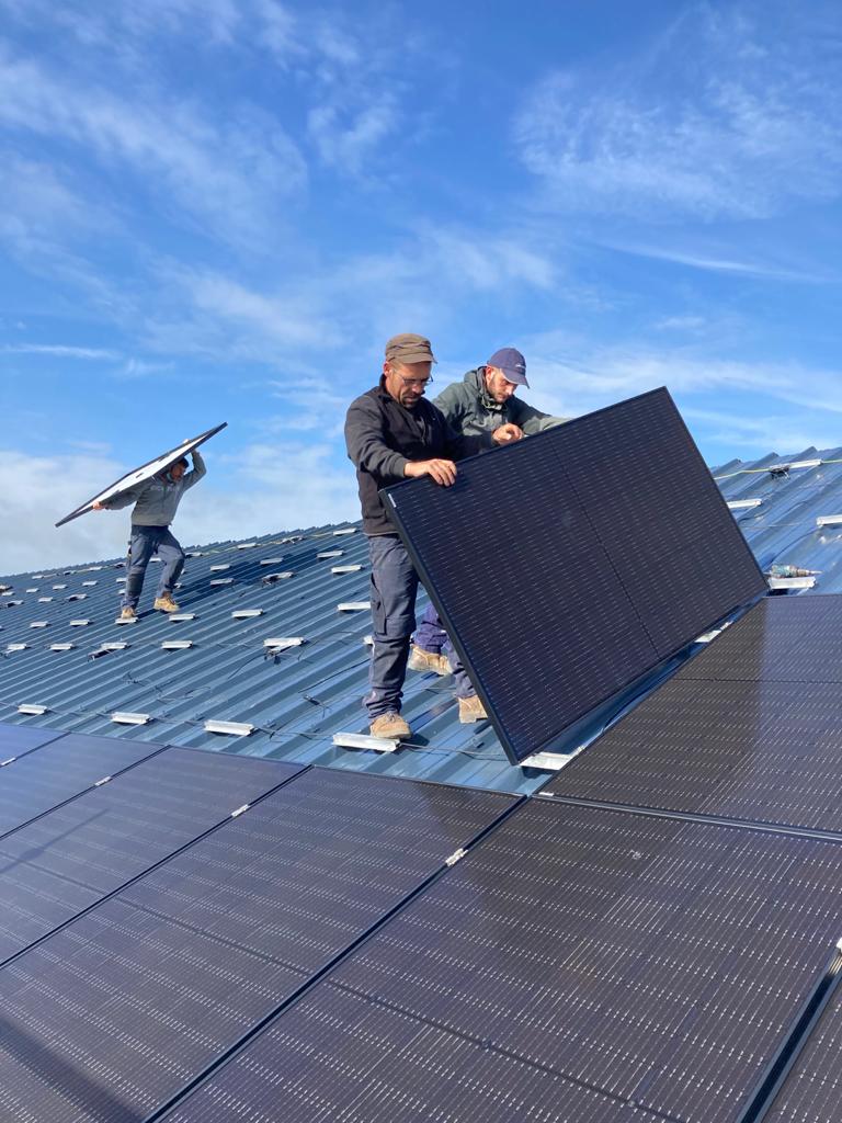 découvrez notre simulateur photovoltaïque, un outil innovant qui vous permet d'évaluer la production d'énergie solaire de votre installation. estimez les économies potentielles, les coûts d'investissement et l'impact environnemental de votre projet solaire. simplifiez votre transition énergétique dès aujourd'hui !