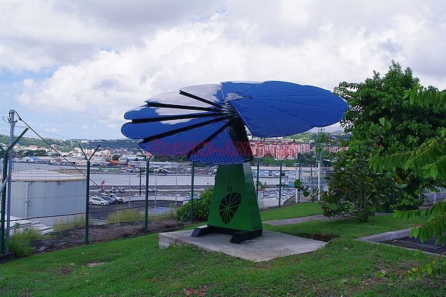 découvrez smart flower, une innovation révolutionnaire en énergie solaire. ce système de panneaux solaires portables s'ouvre automatiquement au soleil pour maximiser la production d'énergie, tout en ajoutant une touche esthétique à votre espace. optez pour une solution intelligente et durable qui transforme votre manière de consommer de l'énergie.