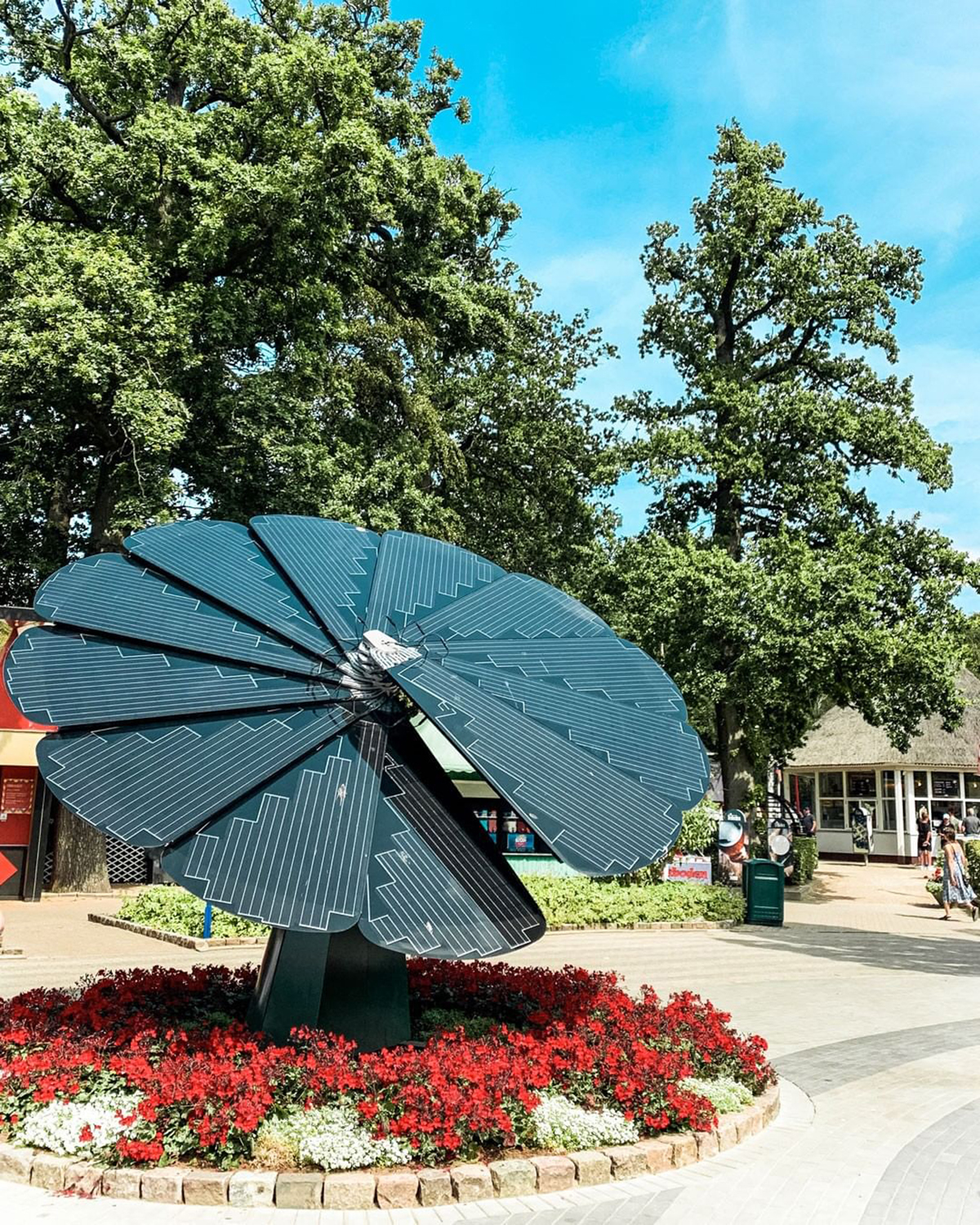 découvrez smartflower edf, une solution innovante de panneaux solaires autonomes et esthétiques. maximisez votre production d'énergie solaire tout en embellissant votre espace extérieur. idéal pour les particuliers et les entreprises souhaitant une transition énergétique efficace et durable.