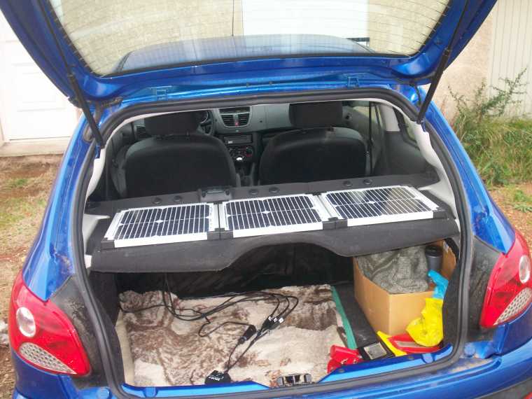 découvrez tout ce qu'il faut savoir sur les batteries solaires pour voitures : avantages, fonctionnement et choix des meilleures options pour une conduite éco-responsable et économique.