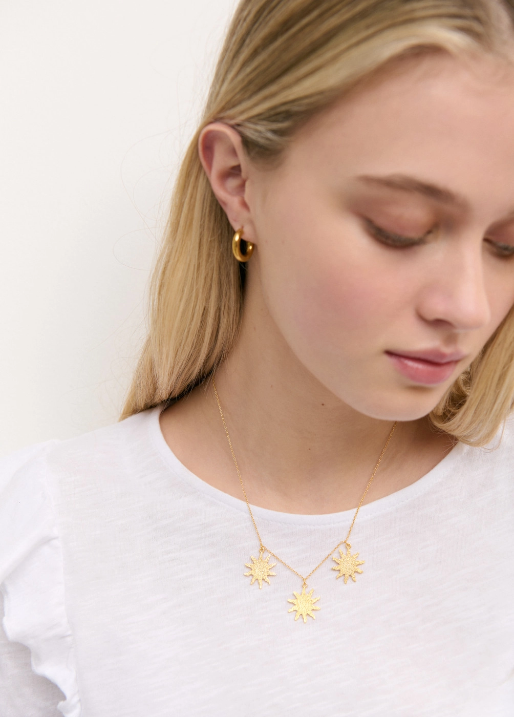 découvrez l'univers fascinant des soleils, ces astres brillants qui éclairent notre ciel et inspirent l'émerveillement. plongez dans leurs caractéristiques, leur formation et leur impact sur notre planète, tout en explorant la beauté et l'importance de notre étoile, le soleil.