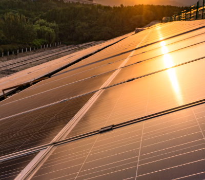 découvrez comment le stockage d'énergie solaire transforme l'énergie renouvelable en une source fiable et durable. optimisez votre consommation d'énergie avec des solutions innovantes et adaptées.