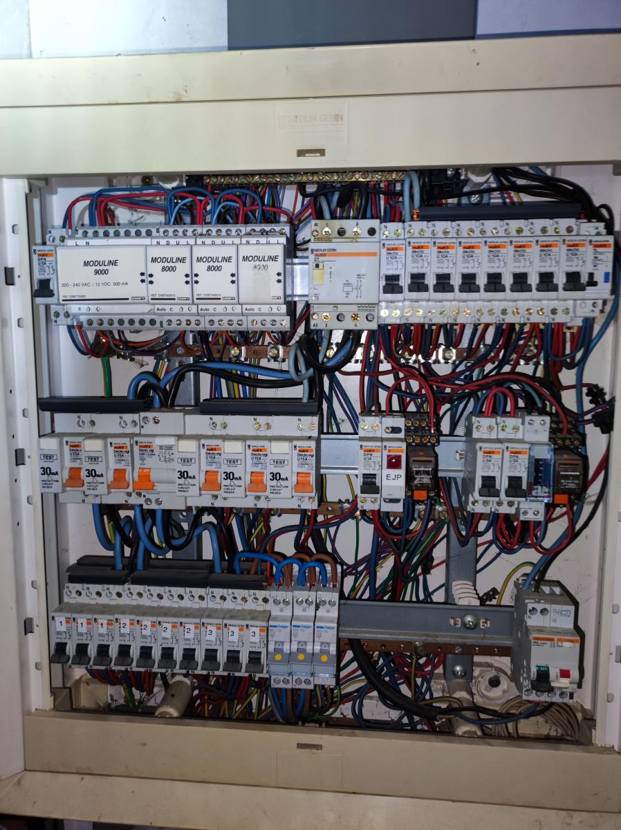 découvrez comment supprimer efficacement un relais ejp de votre installation électrique. suivez notre guide étape par étape pour simplifier la gestion de votre consommation d'énergie et optimiser vos coûts.