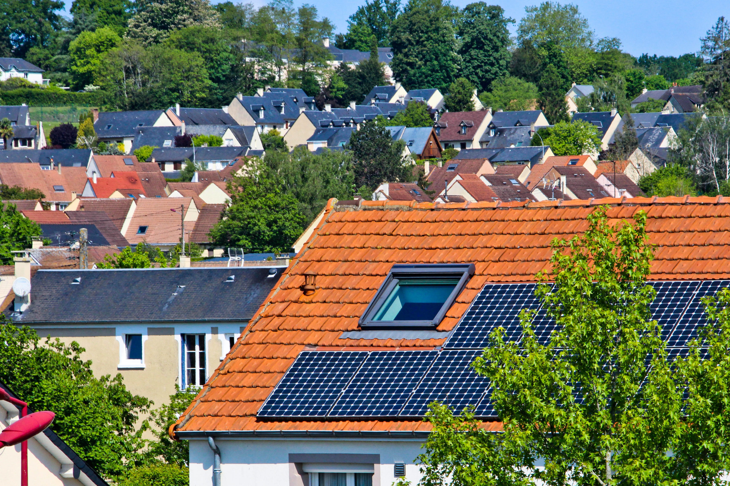 découvrez comment optimiser votre production d'énergie avec le surplus photovoltaïque. apprenez à gérer efficacement l'excès d'énergie de vos panneaux solaires pour réduire vos factures et contribuer à un avenir durable.