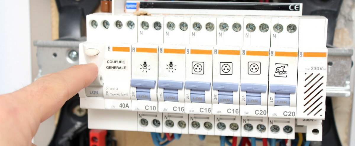 découvrez tout ce qu'il faut savoir sur le tableau électrique consuel : normes, avantages, installation et conseils pratiques pour garantir la sécurité de votre installation électrique.