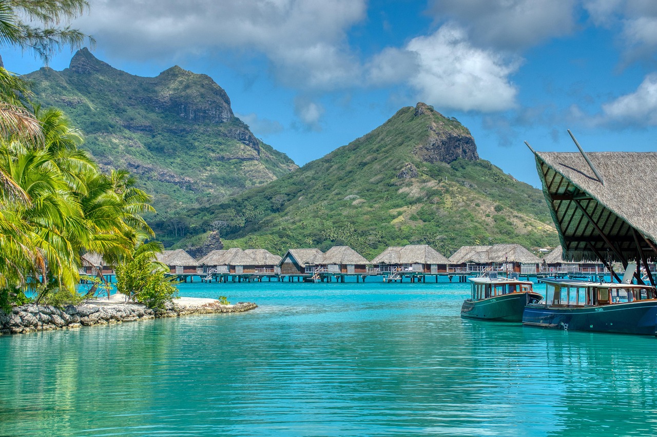 découvrez l'île paradisiaque de tahiti, où la nature luxuriante rencontre des plages de sable blanc et des lagons turquoise. plongez dans la culture polynésienne, savourez des plats locaux savoureux et explorez des paysages à couper le souffle. votre évasion au cœur du pacifique commence ici !