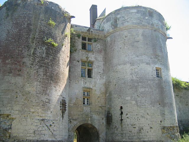 découvrez tancarville, un charmant village normand riche en histoire et paysages pittoresques. explorez son patrimoine architectural, ses environs naturels et profitez des nombreuses activités que cette destination unique a à offrir.