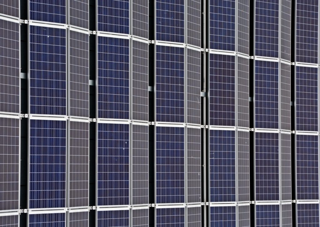 découvrez comment un thermostat solaire peut optimiser le contrôle de la température de votre maison tout en réduisant votre empreinte carbone. ce dispositif innovant permet d'économiser de l'énergie en s'adaptant aux conditions climatiques, offrant un confort durable et écologique.