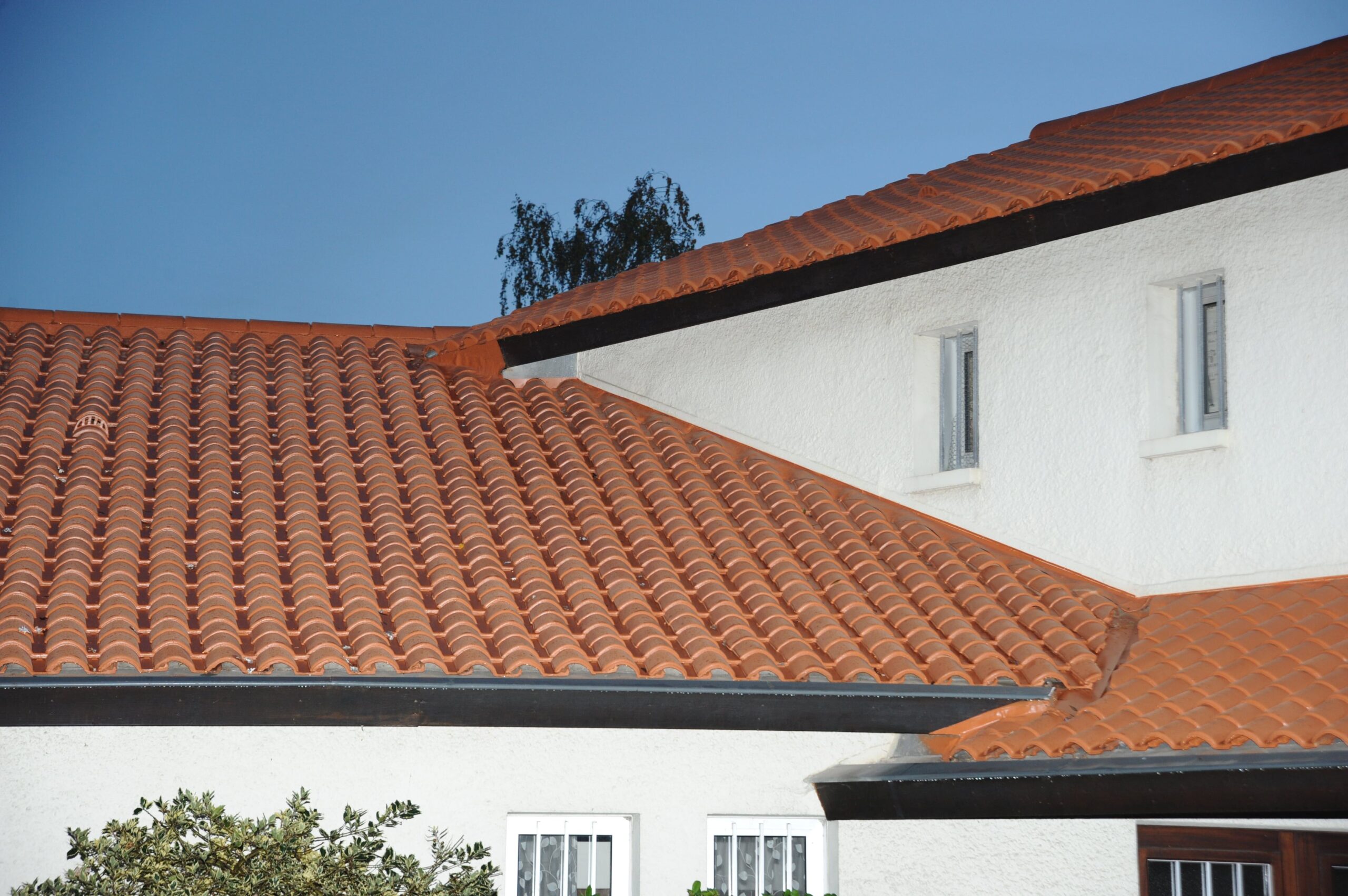 découvrez nos solutions complètes pour votre toiture : entretien, réparation et installation. assurez la durabilité et l'esthétique de votre maison grâce à nos experts en couverture. obtenez un devis gratuit aujourd'hui!