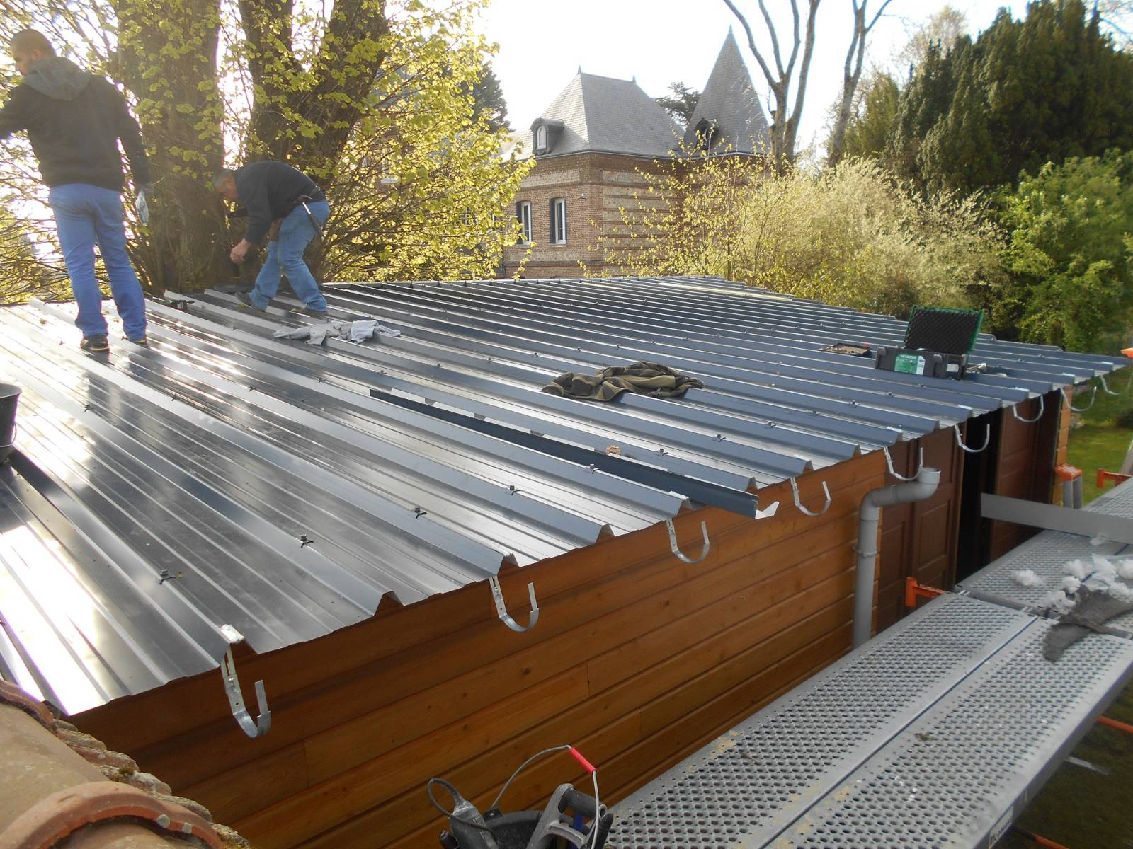 découvrez les avantages de la toiture en bac acier : durable, légère et économique, elle offre une excellente protection contre les intempéries tout en étant esthétiquement moderne. idéale pour les maisons et les bâtiments industriels, optez pour une solution robuste et facile à entretenir.