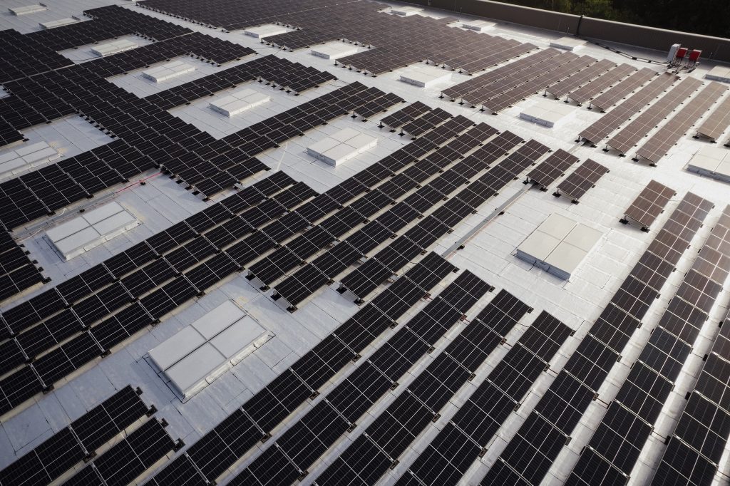 découvrez les avantages des toitures photovoltaïques : une solution écologique et économique pour produire votre propre électricité. optez pour l'énergie solaire et réduisez vos factures tout en préservant l'environnement.