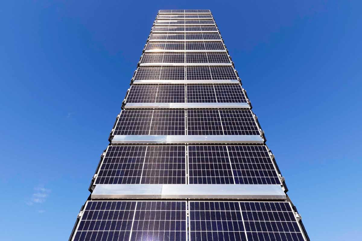 découvrez notre tour photovoltaïque innovante, une expérience immersive qui vous plonge dans le monde de l'énergie solaire. apprenez comment les panneaux solaires fonctionnent, explorez les dernières technologies et comprenez l'importance des énergies renouvelables pour un avenir durable. rejoignez-nous pour une visite informative et engageante sur les possibilités offertes par le photovoltaïque.