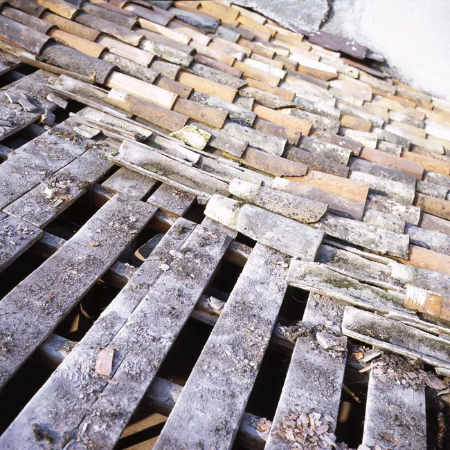 découvrez tout sur la tuile canal, un choix idéal pour vos toitures au style traditionnel. grâce à ses caractéristiques uniques, elle allie esthétisme et performance, tout en offrant une excellente résistance aux intempéries. apprenez-en davantage sur ses avantages, ses types et comment l'intégrer dans votre projet de construction ou de rénovation.