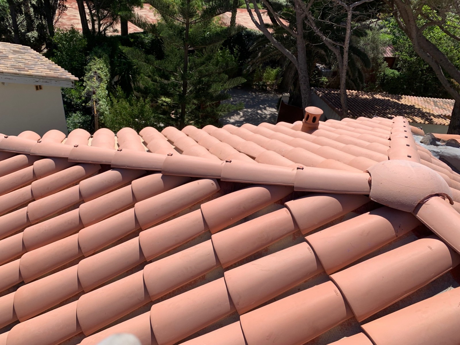 découvrez tout ce qu'il faut savoir sur la tuile fibro-ciment : ses avantages, ses applications, et comment elle se compare aux autres matériaux de couverture. une solution durable et esthétique pour vos projets de construction ou de rénovation.